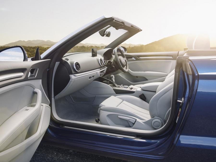 Интерьер Audi A3 Cabriolet 2.0 TDI (8V) 2014 года  (AU) (фото 17 из 28)